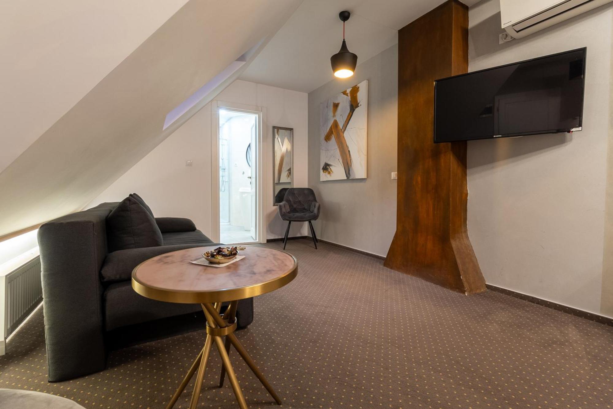Lumiere House *