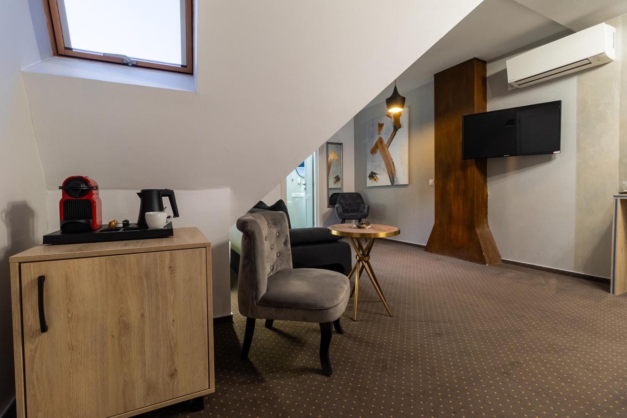 Hotel Lumiere House *
